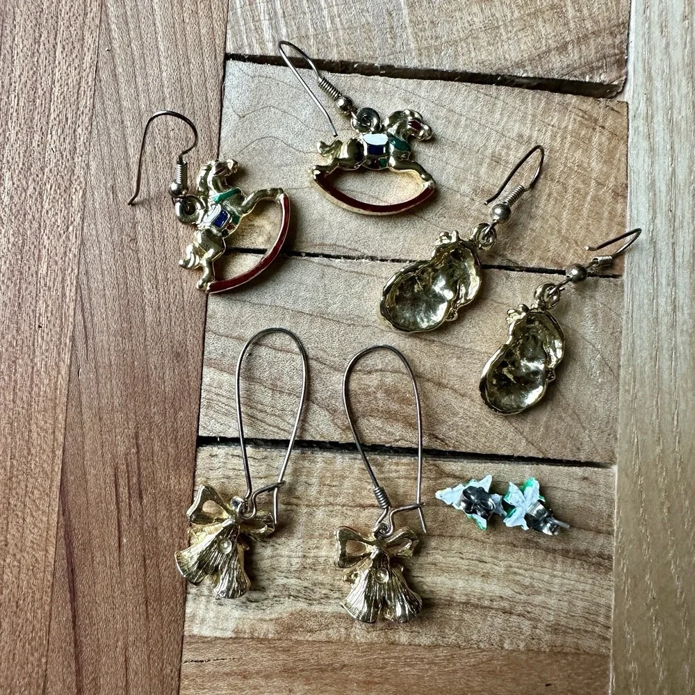 Vintage 4 Item Lot Christmas Earrings Rocking Horse Green Trees Santa‎ Bells